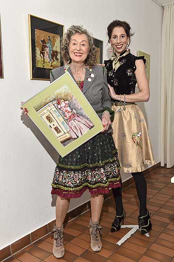 Brigitte Paltinger stellt ihre Bilder aus, Tochter Lola Paltinger war zu Gast (re.)  ©Fotos: BrauerPhotos /Goran Nitschke 